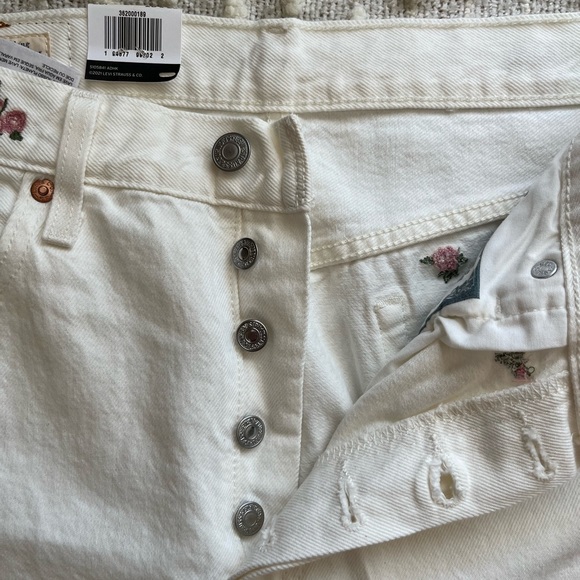 NWT Levi’s 501 Floral White Jeans - Picture 7 of 7